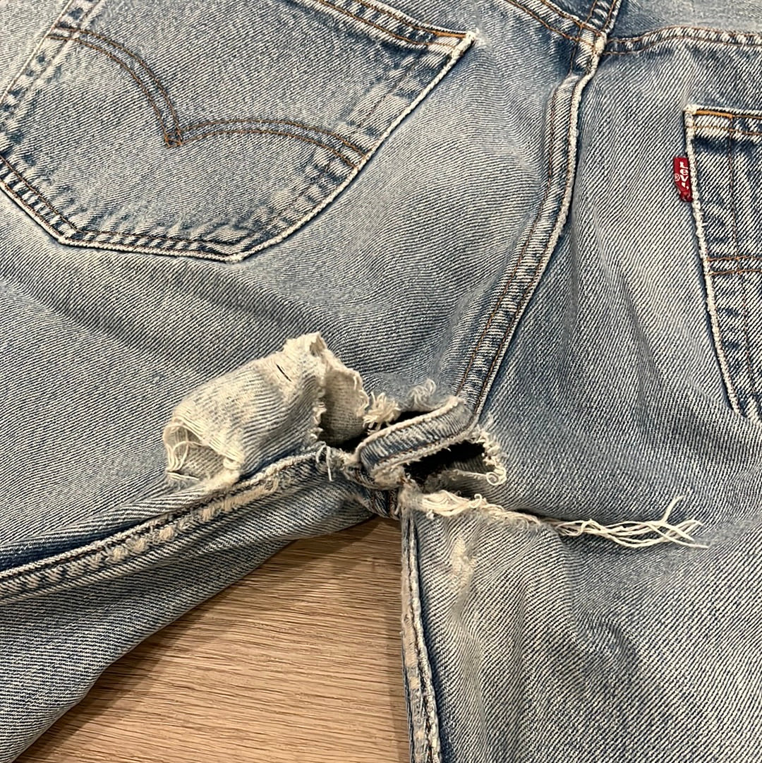 2000’s Levi’s 501 Denim Black Tag Button Fly